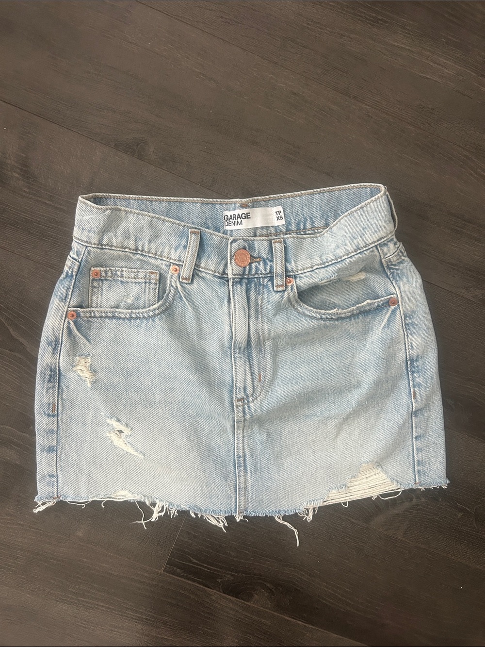 GARAGE Light Wash Distressed Denim Mini Skirt Raw Hem Y2K Jean Skirt / Size XS⁠